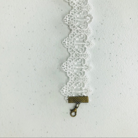 C21 | Boho White Lace Chic Choker Necklace - Picture 5 of 7